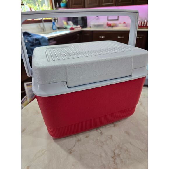 Rubbermaid 6 Pack Cooler Lunch Box Never Used - Picture 5 of 6
